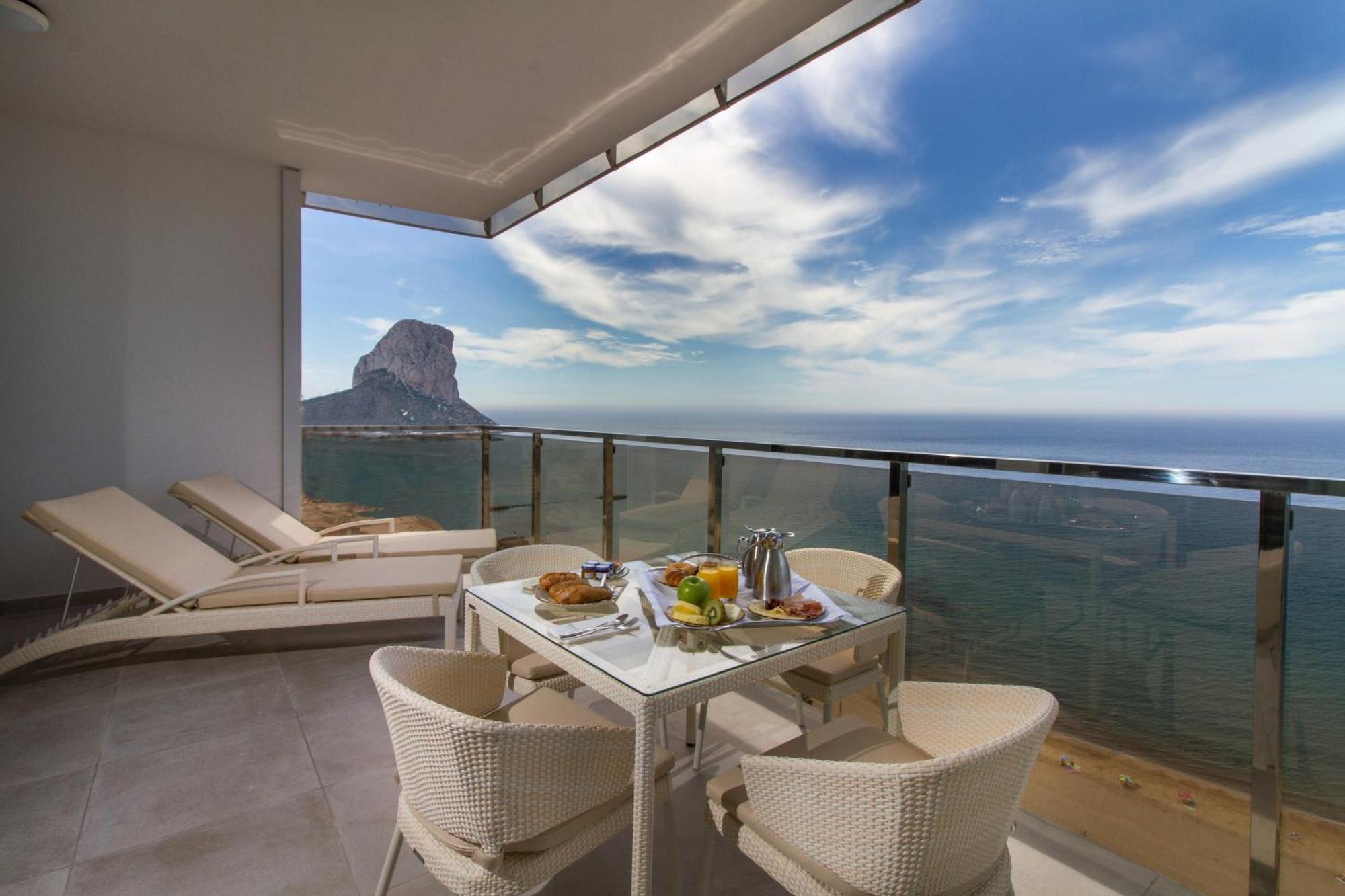 Suite with Sea View (4 Adults),525716685:JPEG